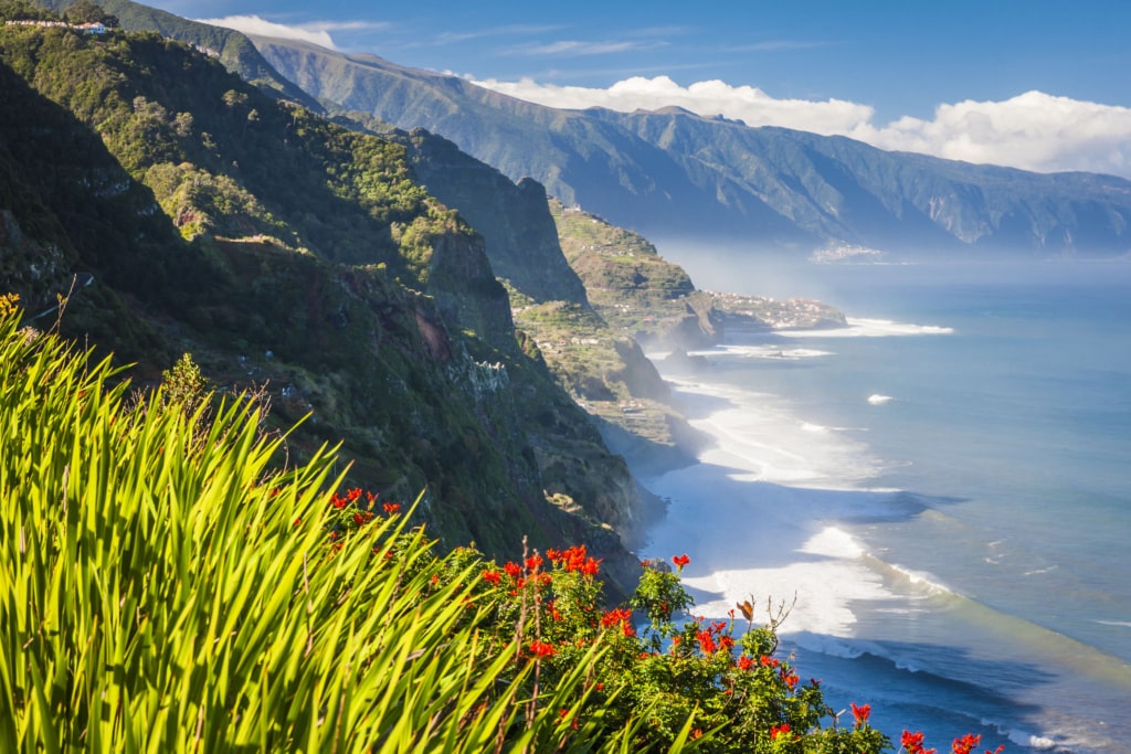 Blick auf die Atlantikküste auf Madeira