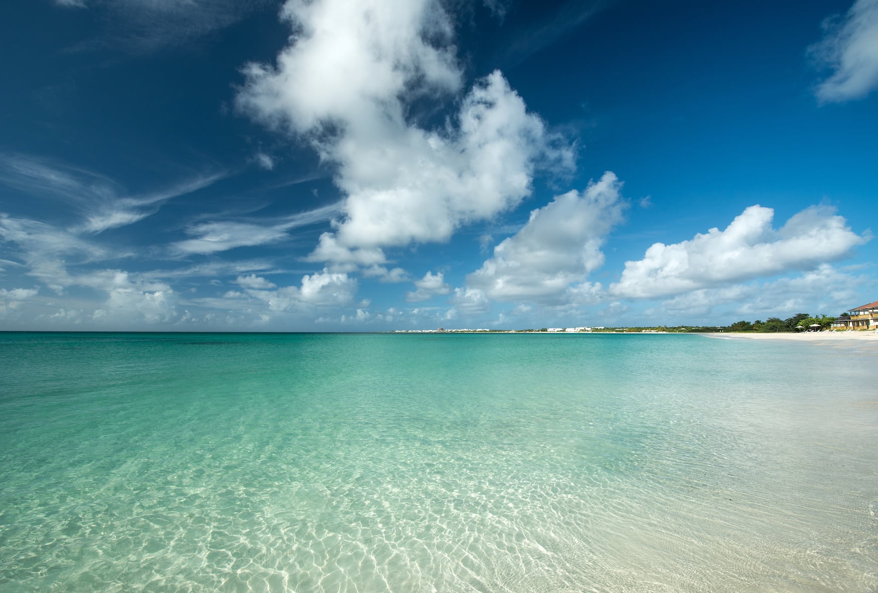 Postkartenidylle an einem Strand auf Anguilla
