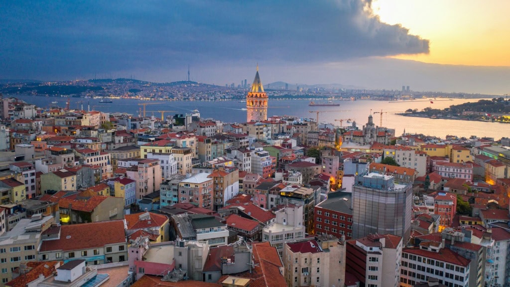 Istanbul von oben und bei Nacht
