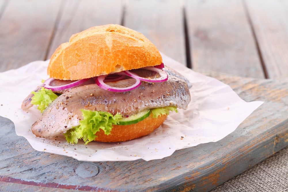 Fischbrötchen essen bei Gosch auf sylt