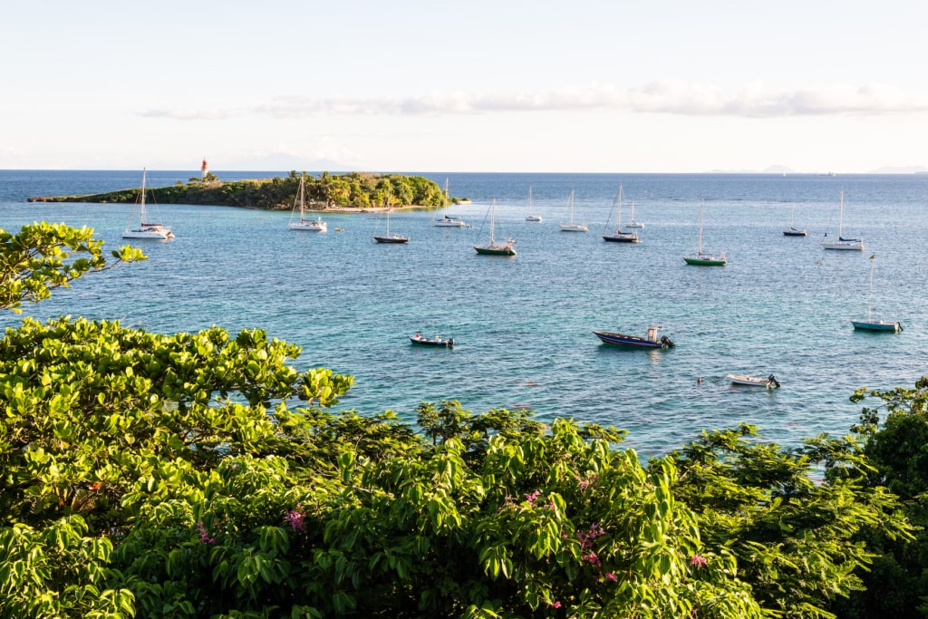 Blick auf Boote vor Guadeloupe