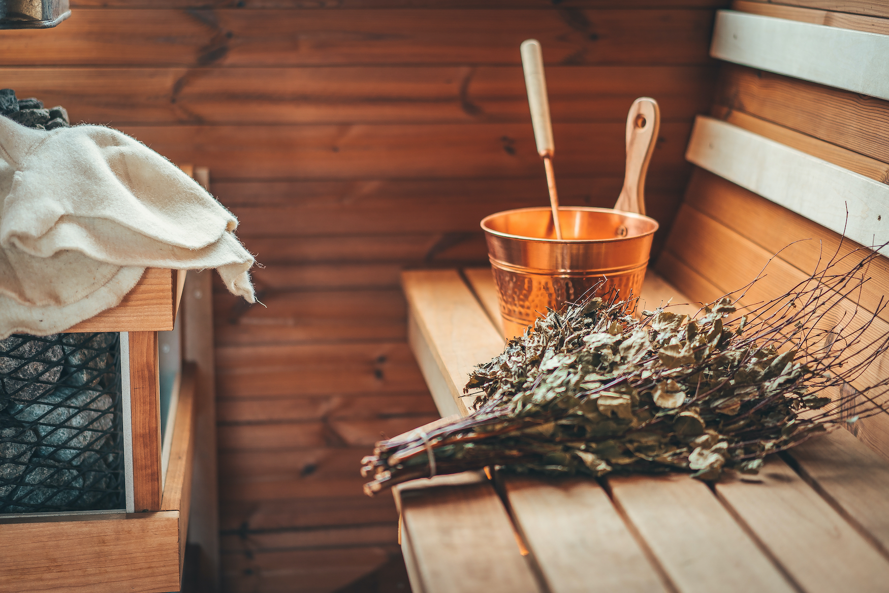 Sauna mit Birkenzweigen