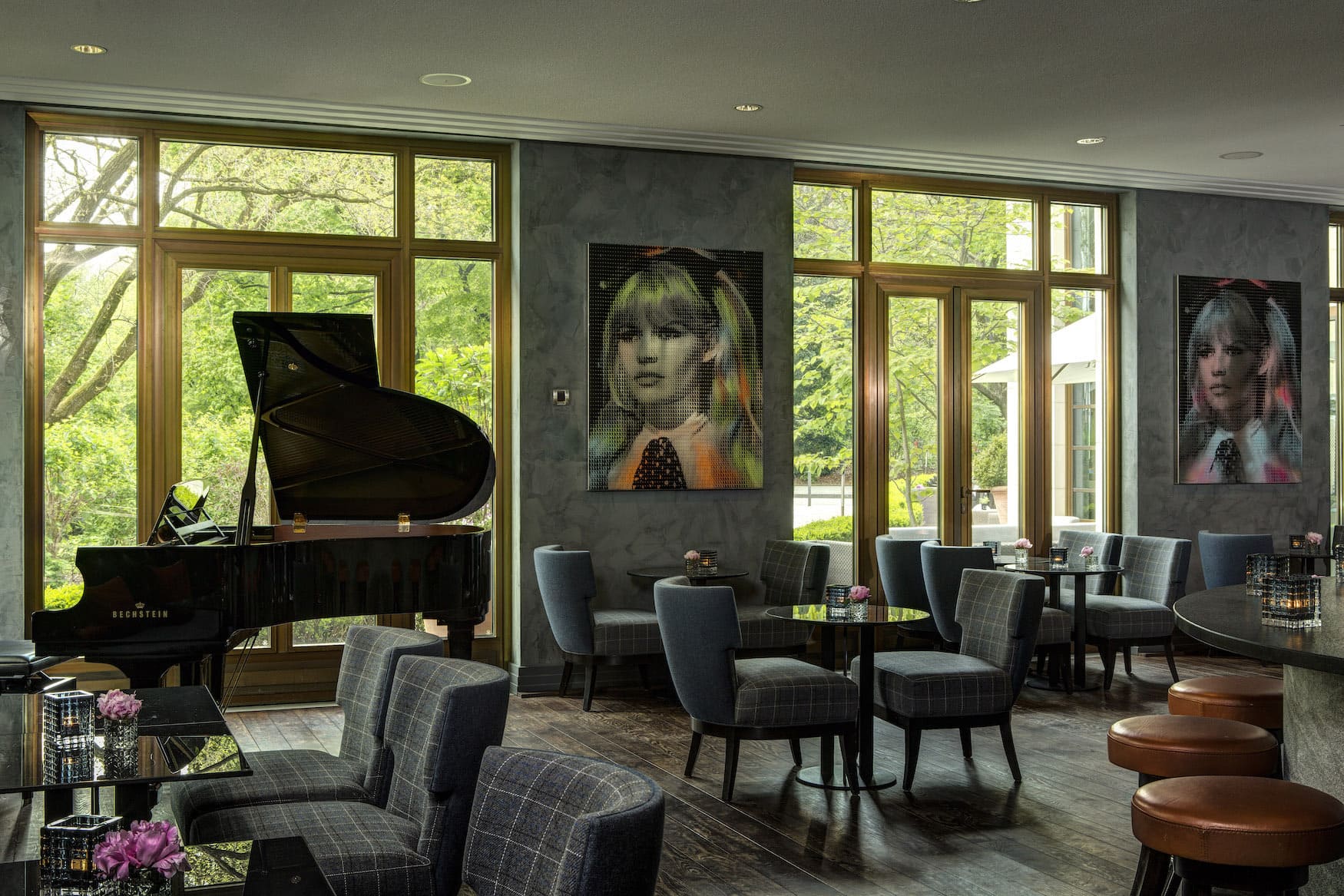 Piano in der Lobby des The Charles Hotel in München