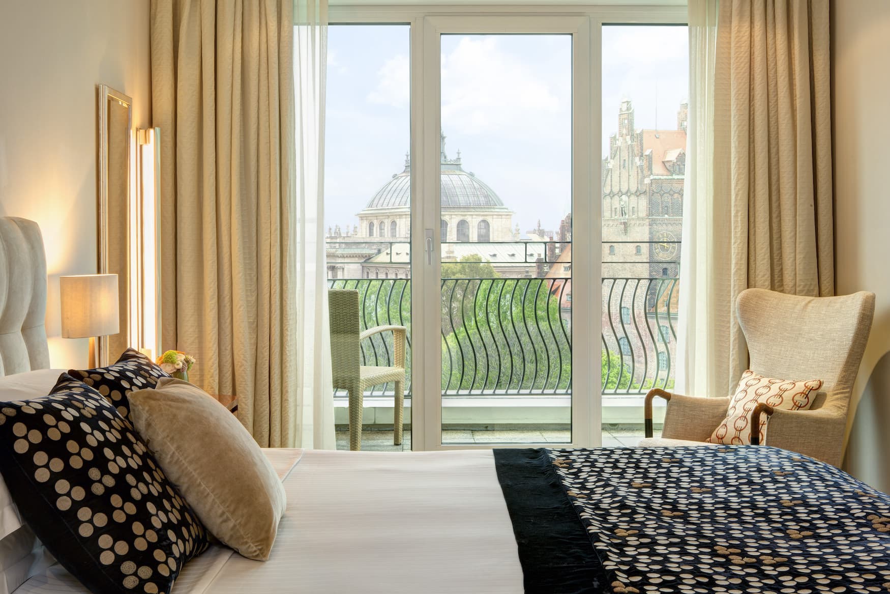 Ausblick aus Hotelzimmer auf den Alten Botanischen garten München