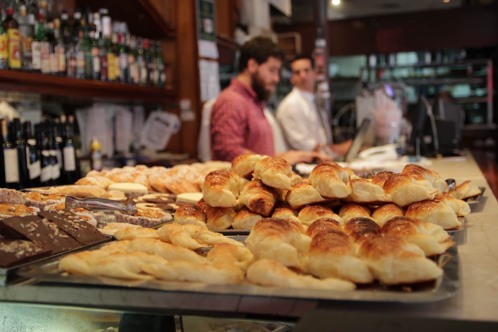 Typosches Croissant in Argentinien: Medialunas