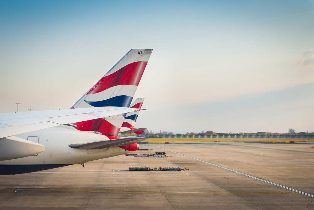 Flugzeuge von British Airways auf dem Rollfeld in London-Heathrow
