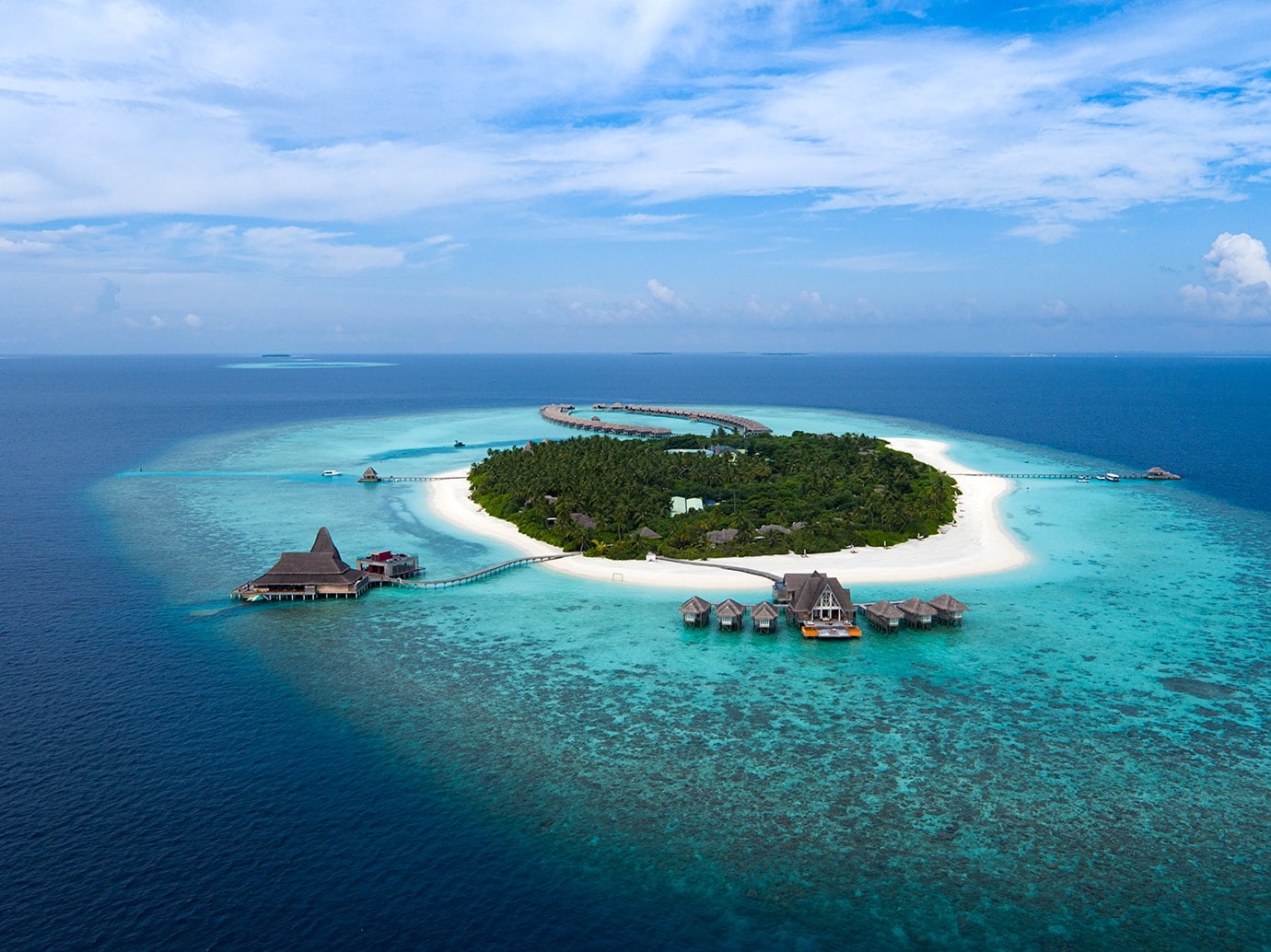 Blick auf das Anantara Kihavah Villas vom Flugzeug aus