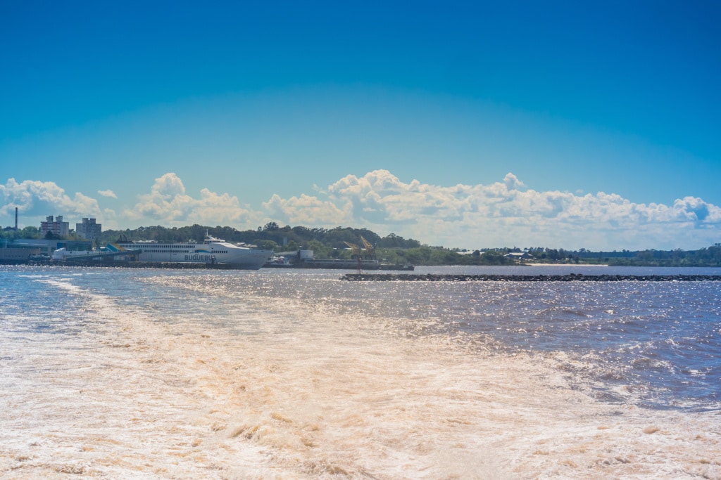 Die neue Schiffsverbindung von Buquebus verbindet Montevideo und Buenos Aires