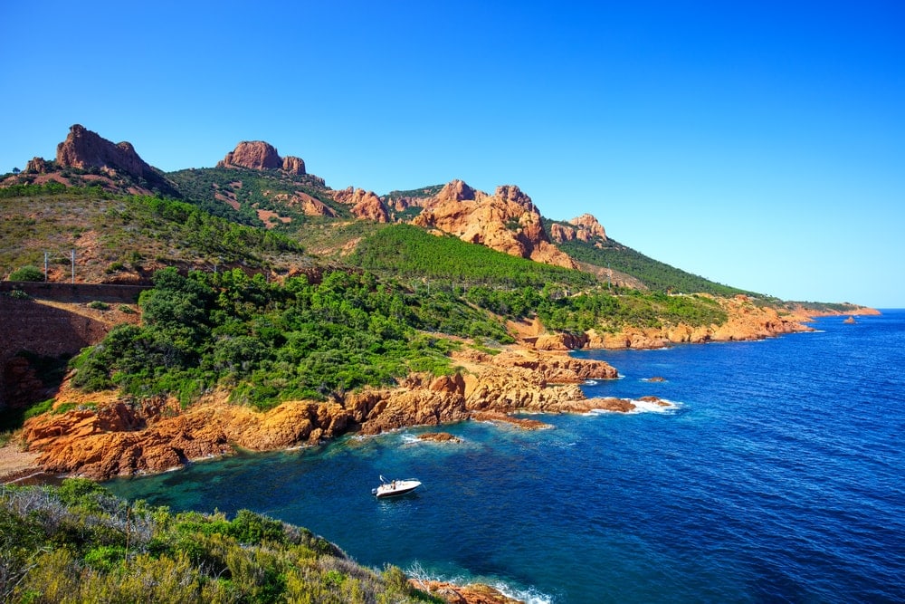 Klippen an der französischen Côte d'Azur