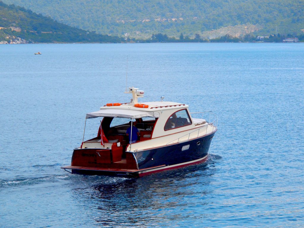wer im Hotel Amanruya nächtigt, bekommt die Yacht gratis dazu.