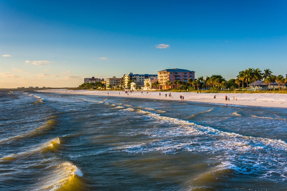 Blick auf den Fort Myers Beach vom Meer aus