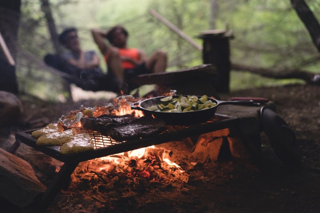 Grill mit Fleisch und Gemüse