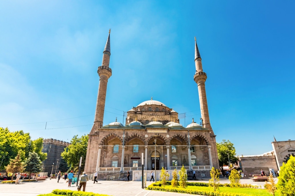 Die Region Kayseri in der Türkei liegt zwischen schneebedeckten Bergen und Sümpfen.