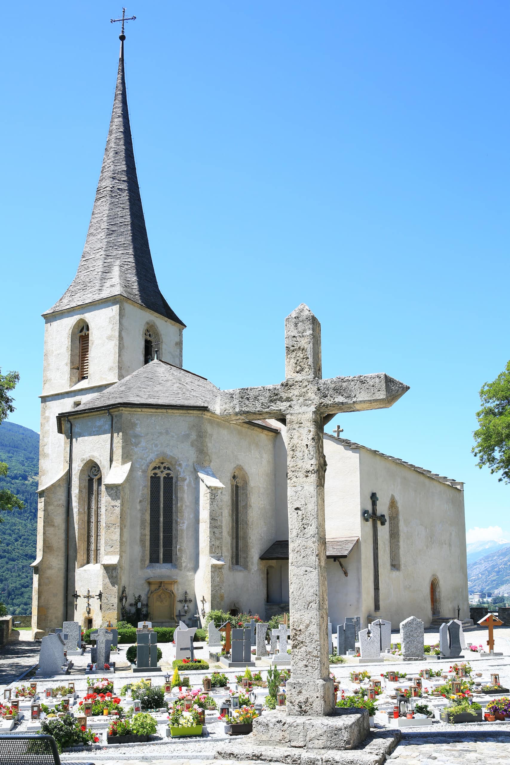 Felsenkirche in Raron, Schweiz