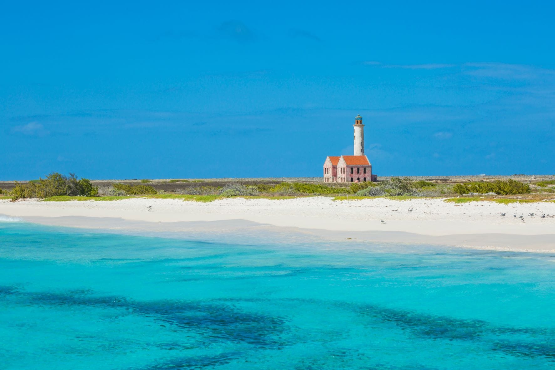 Leuchtturm am Strand auf Klein-Curacao 