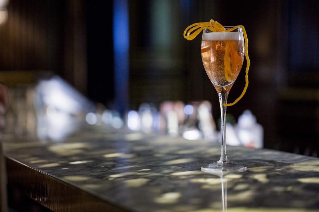 Wir zeigen euch die schicksten Hotelbars in Paris.