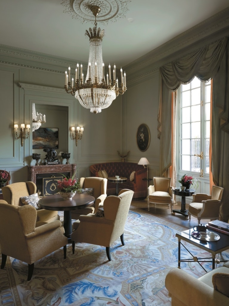 Die Hotelbar des Shangri-La in Paris ist eine kleine Zeitreise.