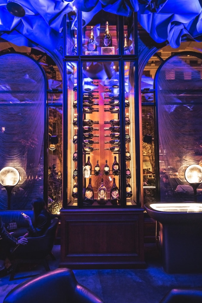 Die Bar "Le Bar" ist eine der schönsten Locations für einen Drink in Paris. 