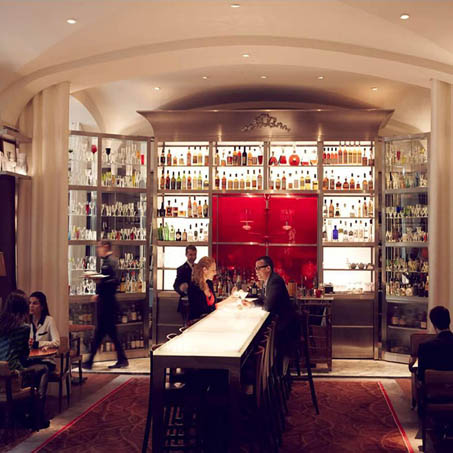 Die Long Bar im Raffles ist eine der besten Hotelbars in Paris. 