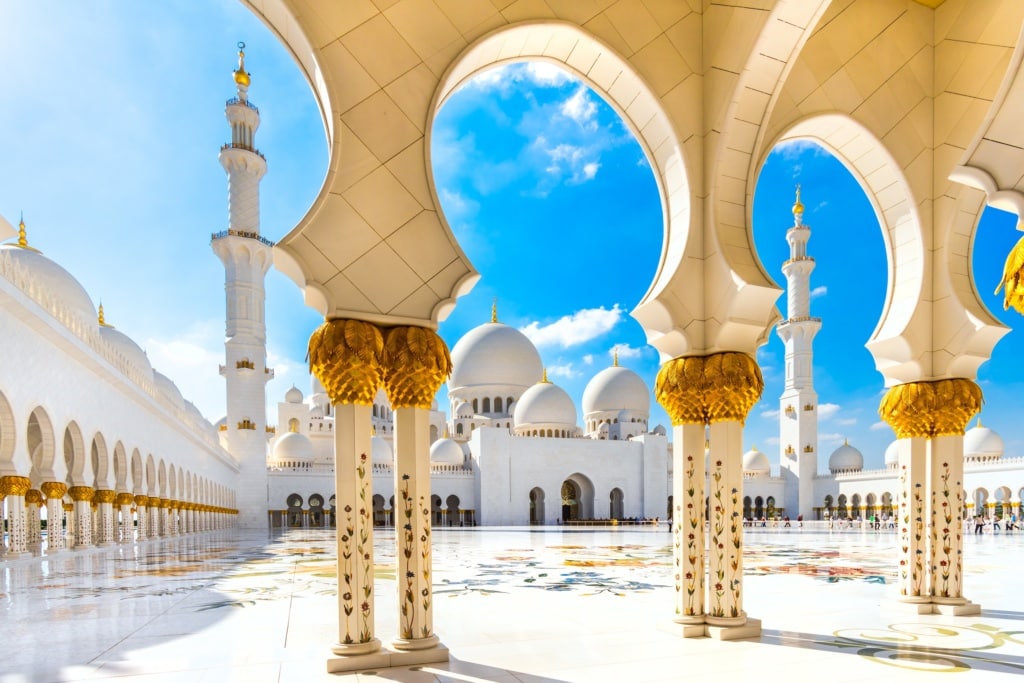 In Dubai lässt sich zwischen den Hochhausschluchten allerhand entdecken.