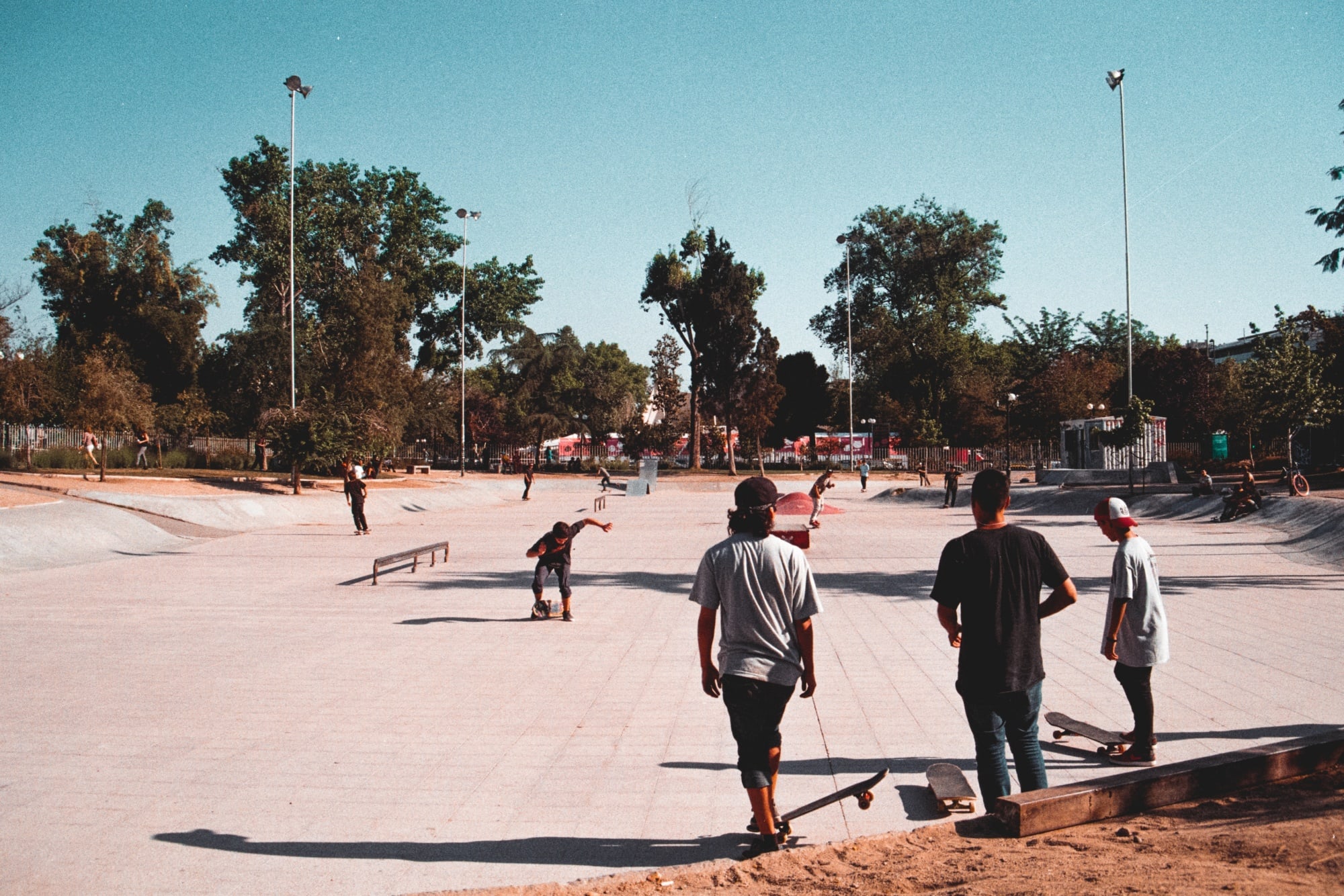 Skater auf einem Platz in Santiago de Chile