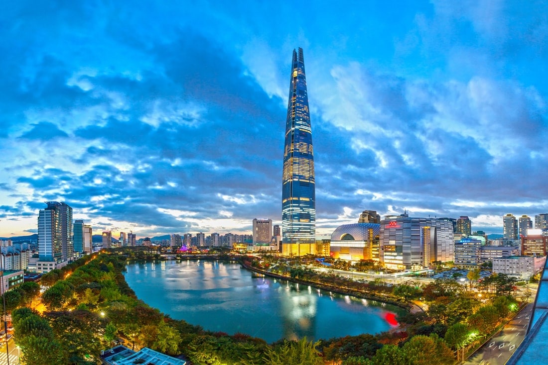 Panorama-Blick auf den Lotte World Tower