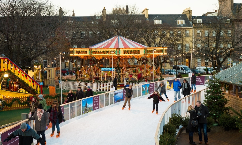 Advent in Edinburgh: Eisbahn auf dem Weihnachtsmarkt