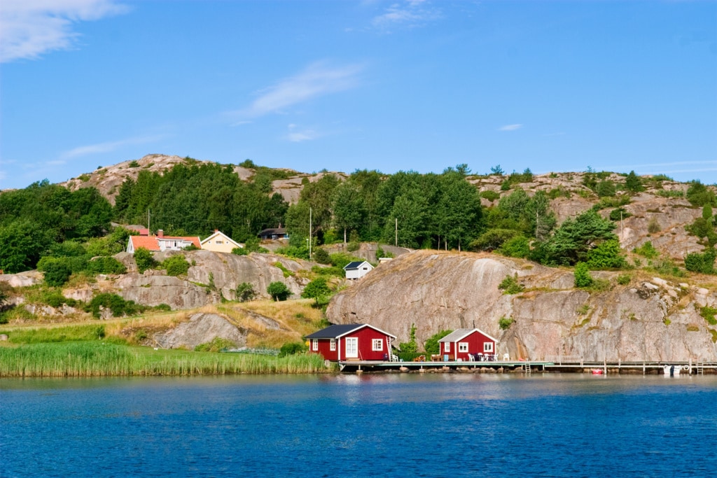 Haus um Ufer in Schweden