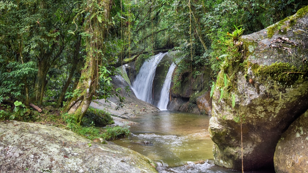 Wasserfall in Ilhabela, Brasilien