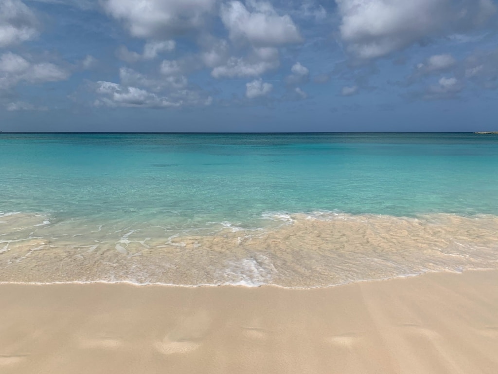 Was man in Nassau gesehen haben sollte? Na, die Traumstrände Cabbage und Cable Beach auf jeden Fall.