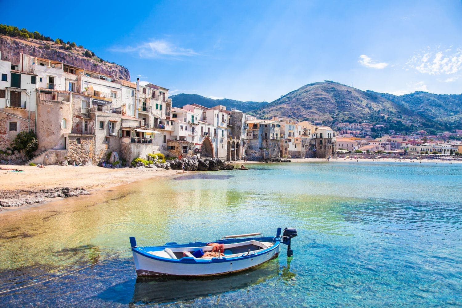 Boot am Hafen von Cefalu auf Sizilien