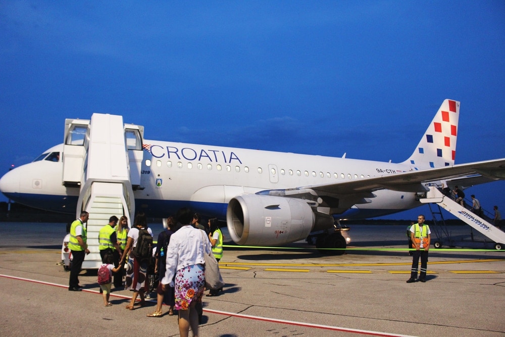 Airbus von Croatia Airlines am Flughafen Pula in Istrien