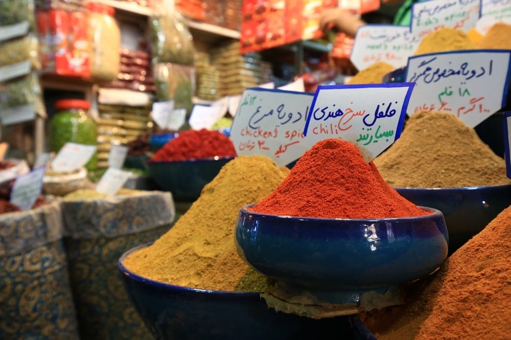 Gewürze auf Markt im Iran