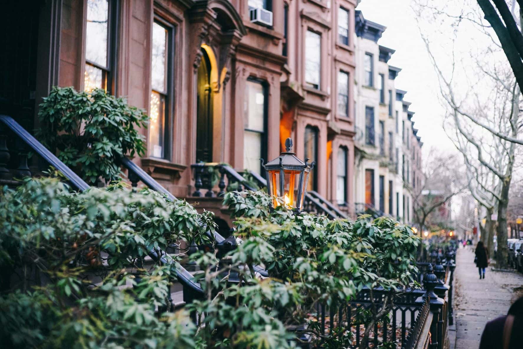 Gebäude und Straße in Park Slope, Brooklyn