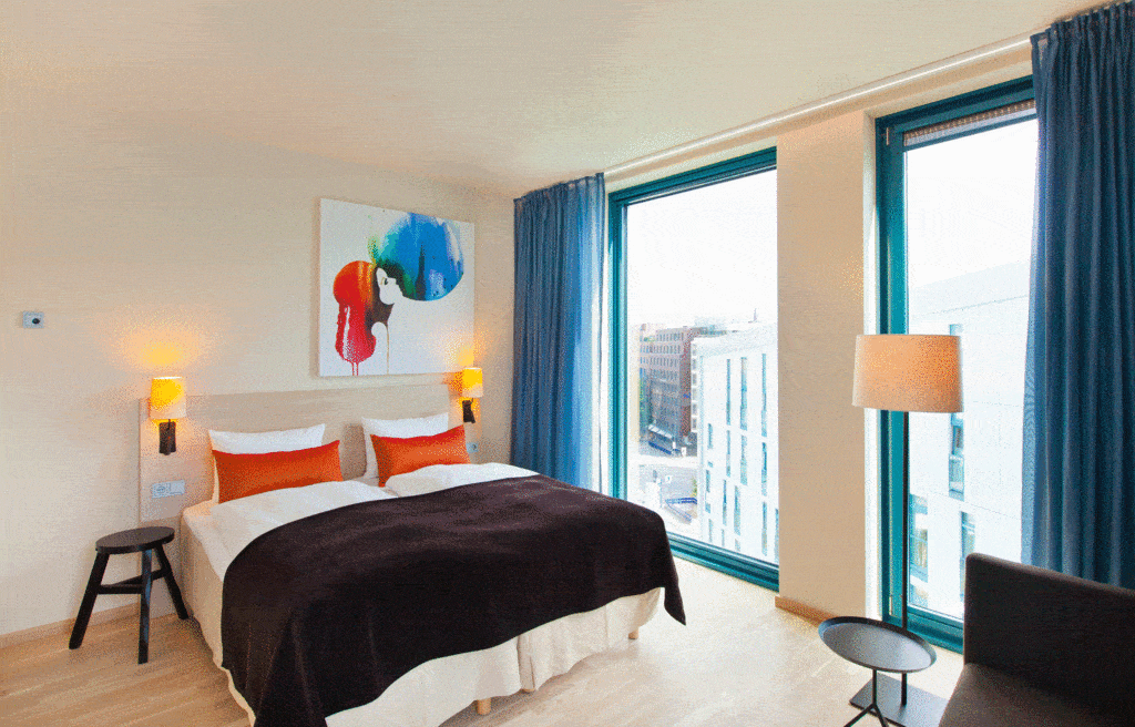 Lichdruchflutete Zimmer im Scandic Hamburg