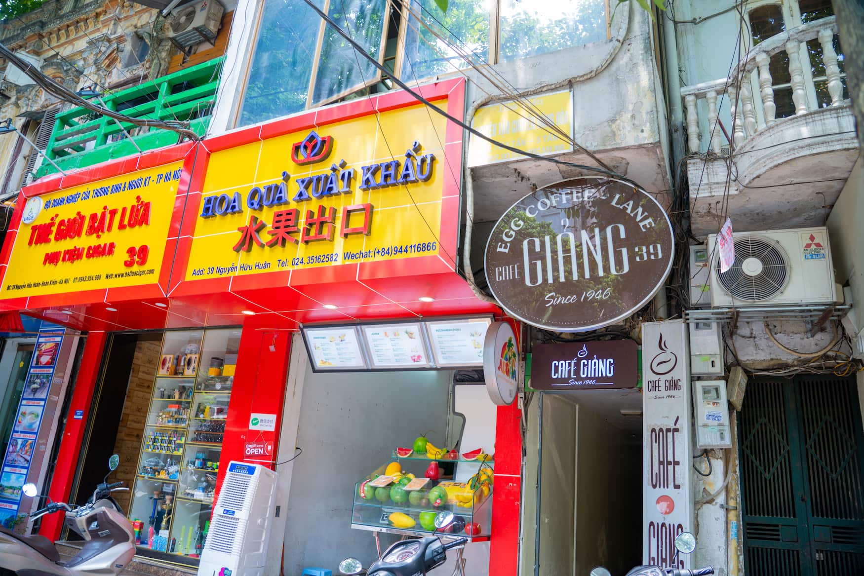 Eingang des Cafe Giang in Hanoi