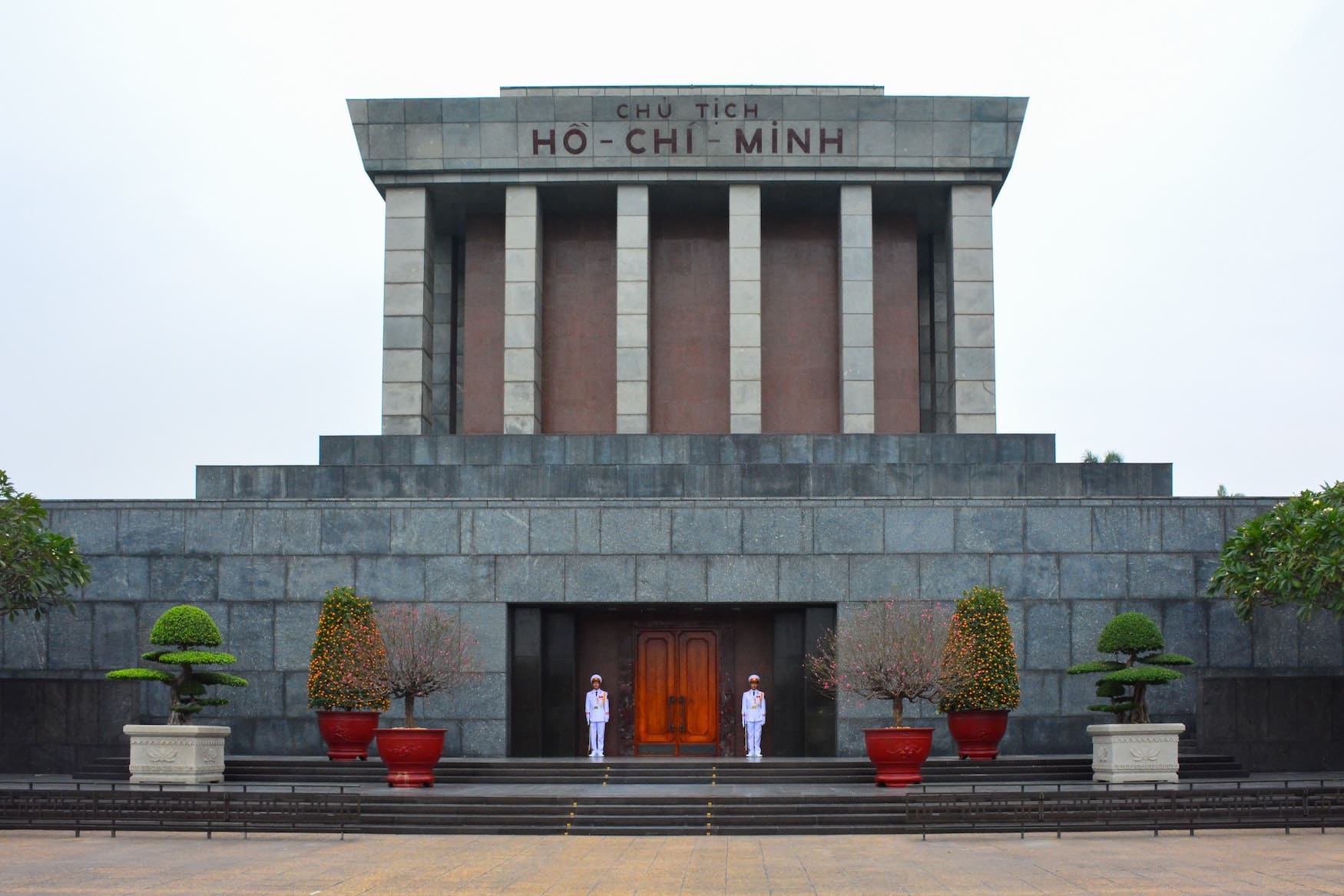 Ho-Chi-Minh Mausoleum von außen