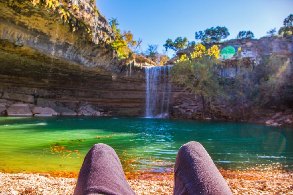 Besucher am Hamilton Pool in Texas