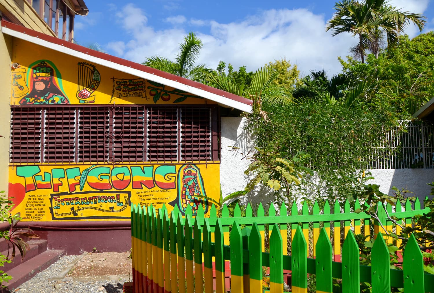Hausfassade des Bob Marley Museums
