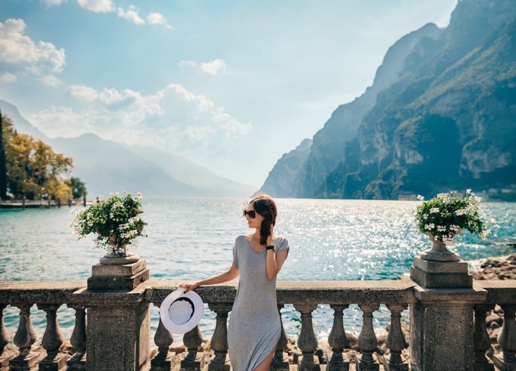 Junge Dame am Gardasee
