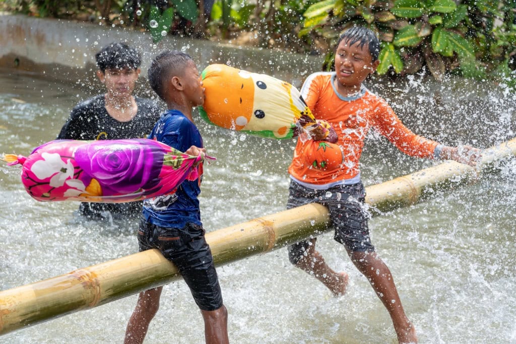 Kissenschlacht in Indonesien