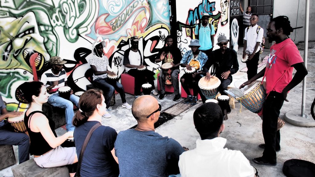 Wer weiß wo, findet in Johannesburg Musik und Kunst zum Mitmachen.