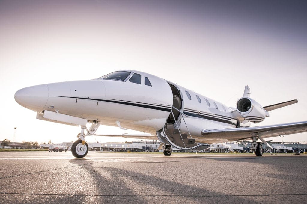 Luxus-Privatjet auf dem Rollfeld