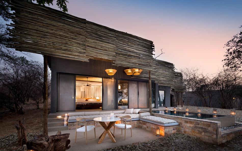 Abendstimmung in der &Beyond Matetsi River Lodge.