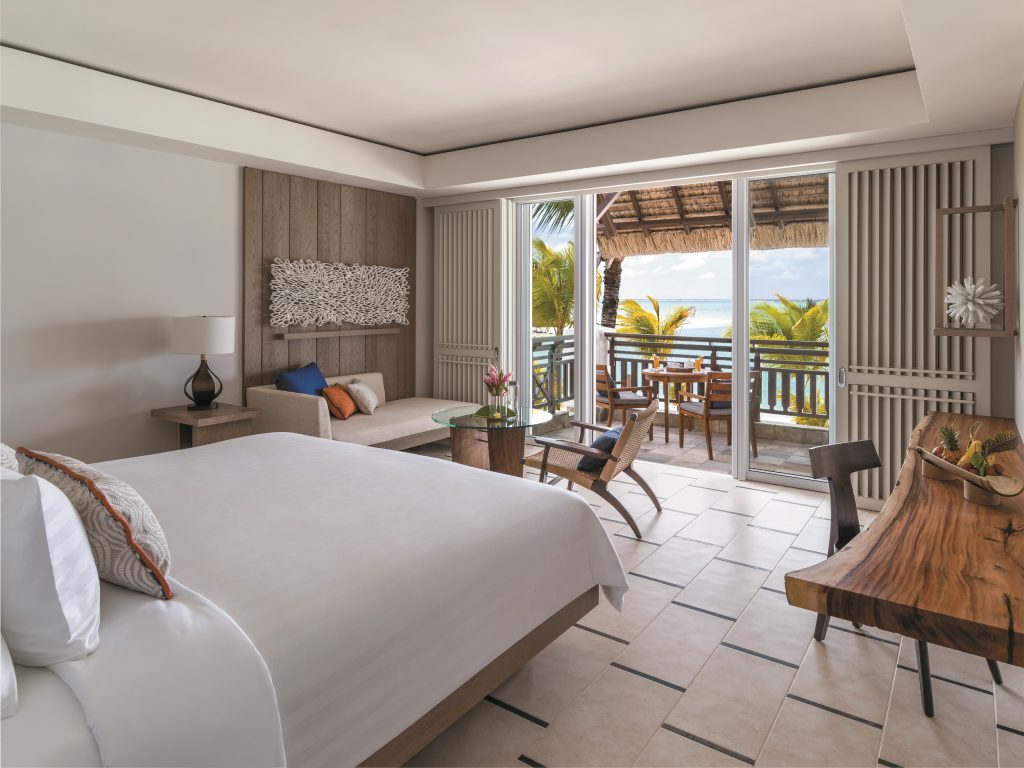 Vom Balkon direkt ins türkise Wasser im Shangri-La auf Mauritius