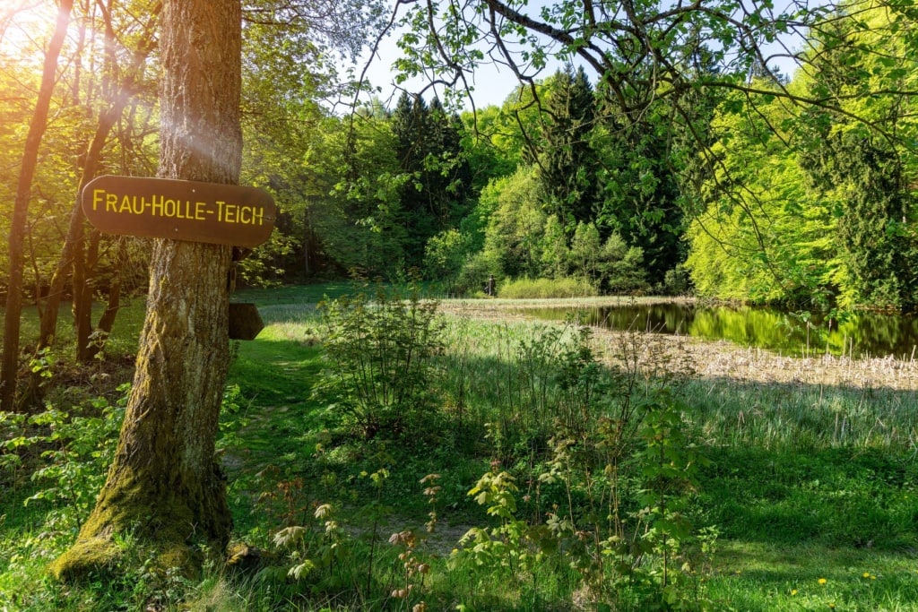 Frau Holle Teich am Hohen Meißner