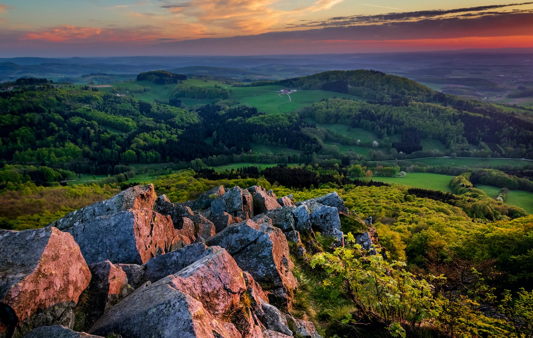 Wochenendausflug in Deutschland: Blick von der Milseburg in der Rhön