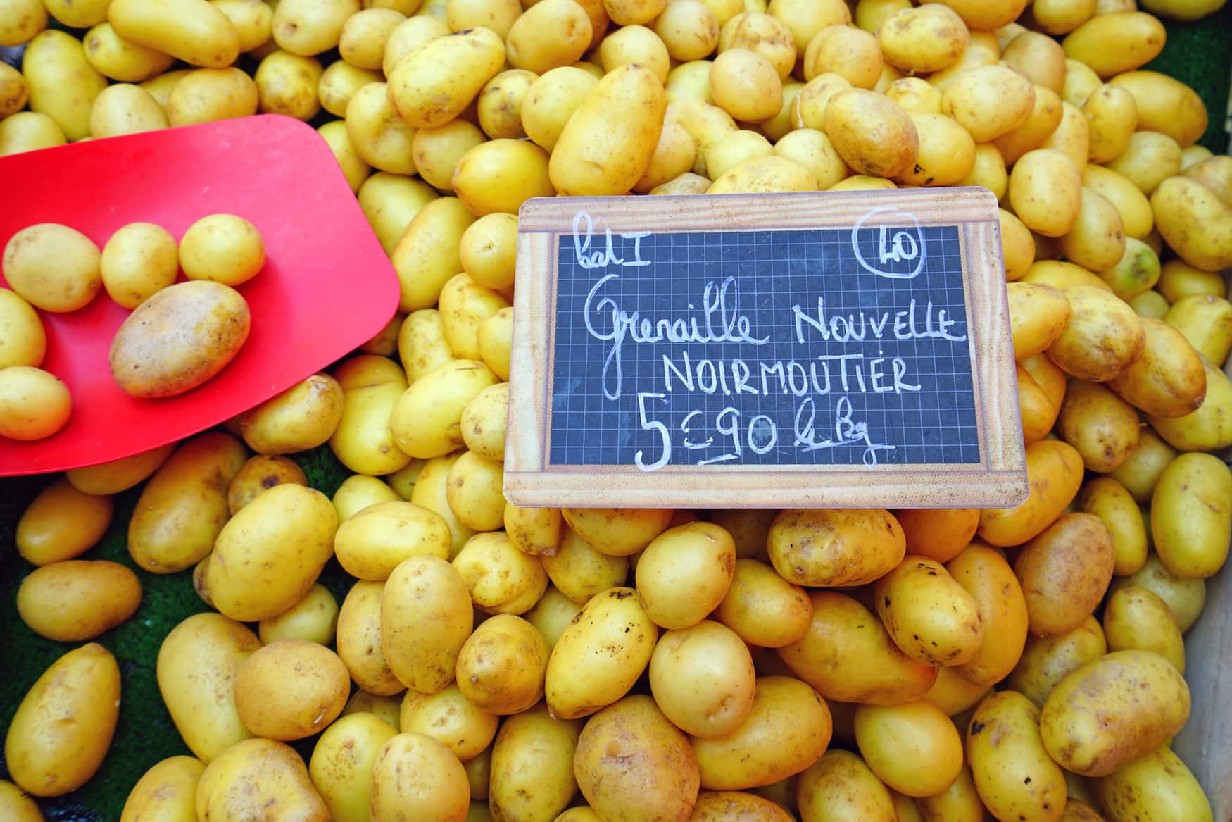 Junge Kartoffeln aus Noirmoutier als Mitbringsel von der Atlantikküste in Frankreich