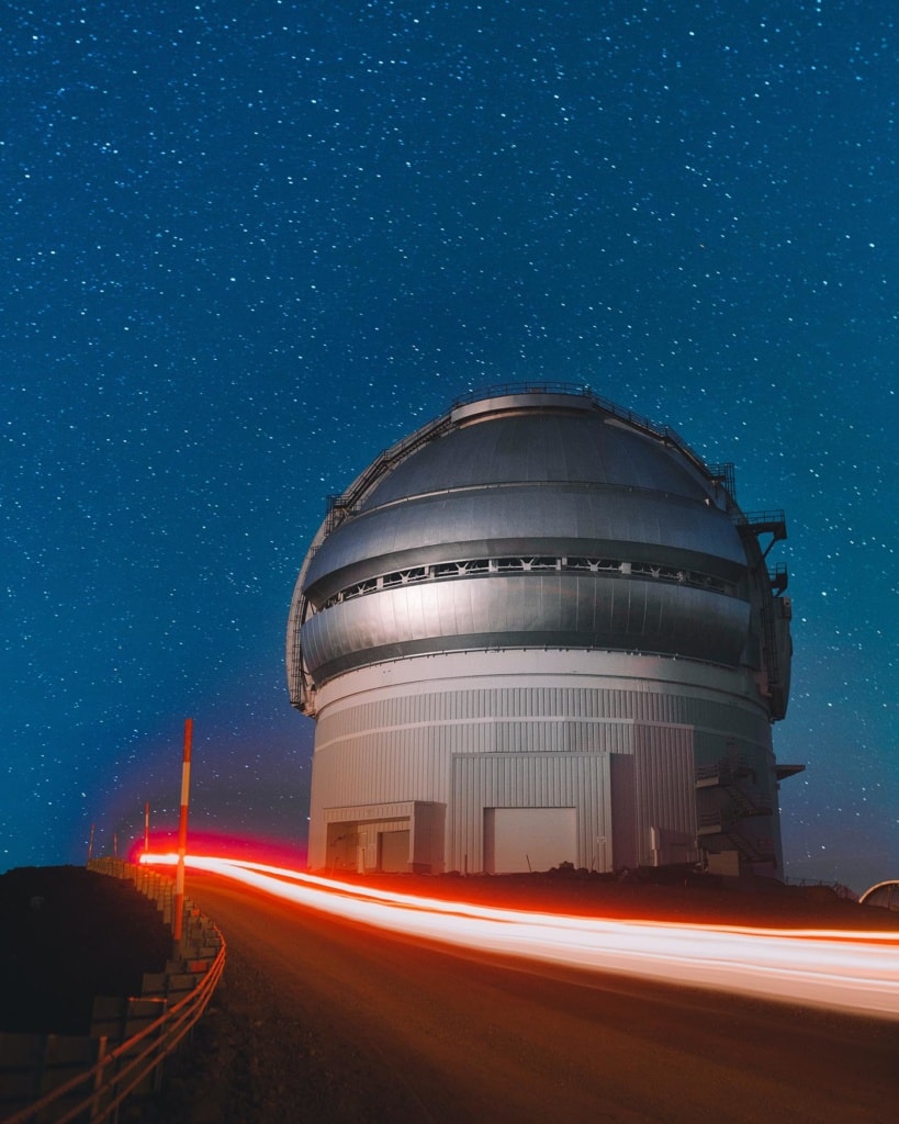 Teleskop auf dem Mauna Kea bei Nacht