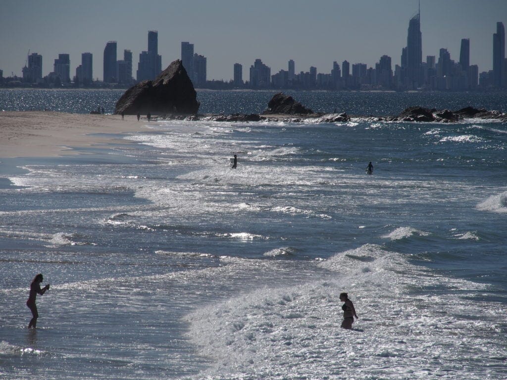 Wahnsinnsblick auf die Küstenlinie der Gold Coast 